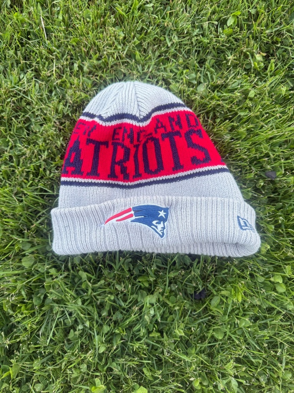 New Era New England Patriots Knit Beanie Hat Gray Red NFL Winter Cap